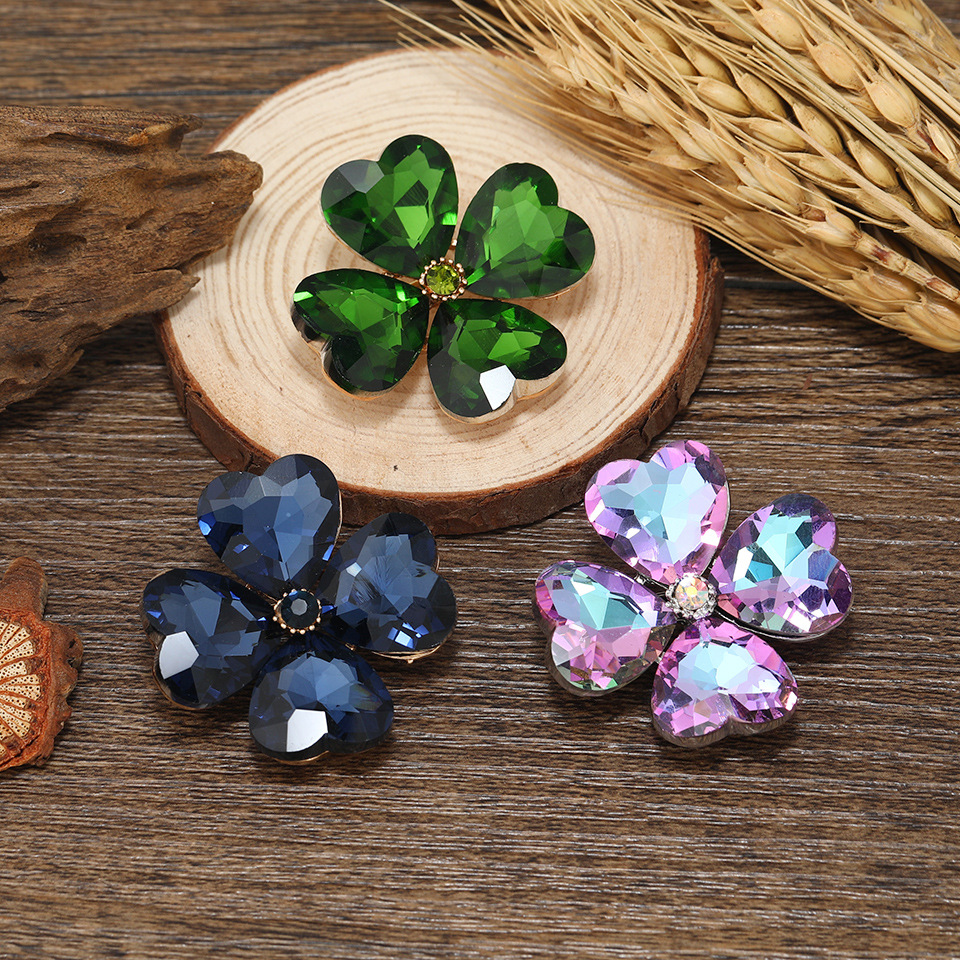 21g Weight Simple Style Shamrock Alloy Inlay Rhinestones Women's Brooches
