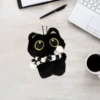 Котёнок, полностью чёрный, с чёрно-белым шарфом
