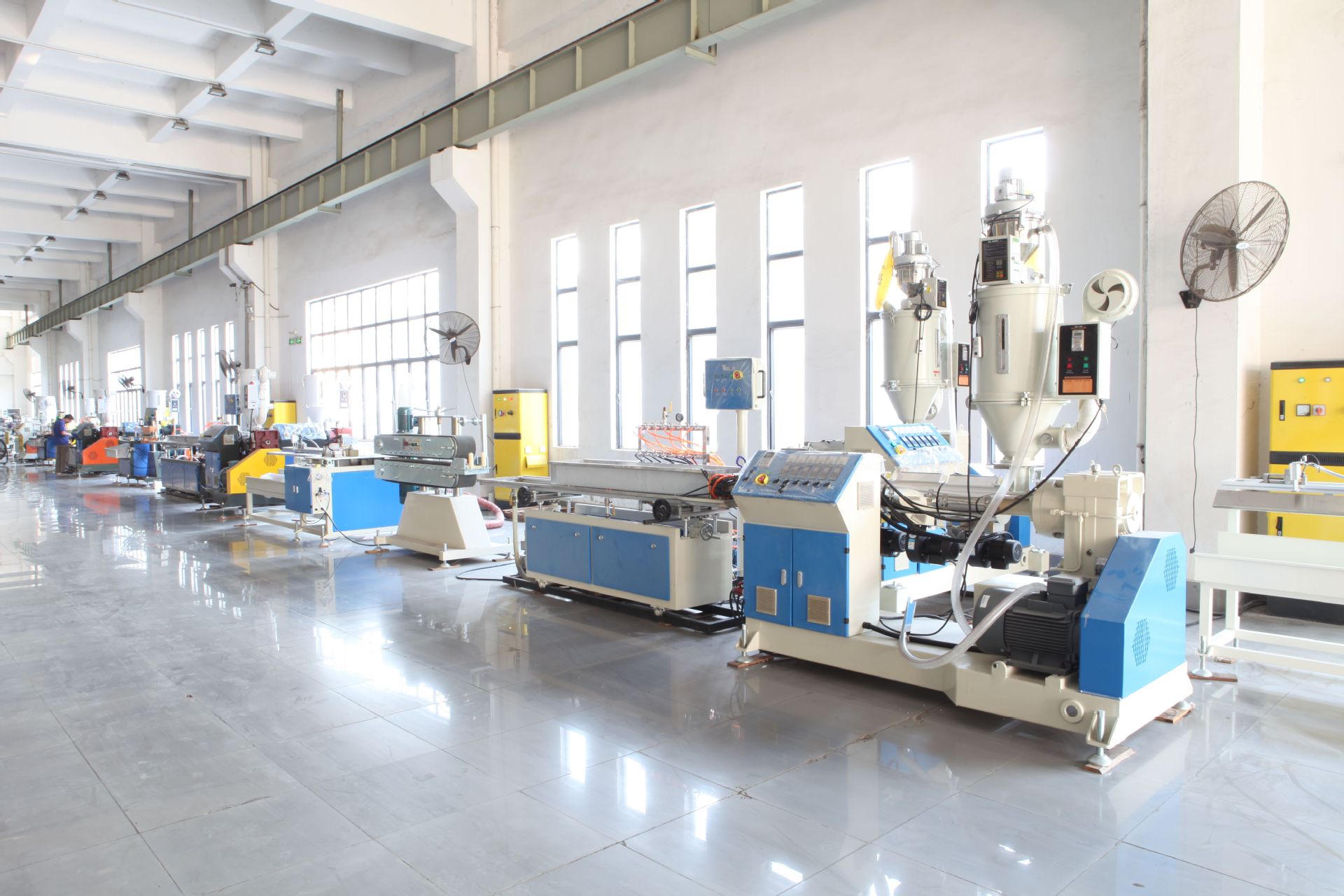 燿安（安富）PC灯管PMMA灯罩挤出机T5/T8/T10三防灯设备