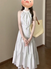 新型のフランスの気質の袖なしの丸首のひものワンピースの女性は腰を収めてやせています。
