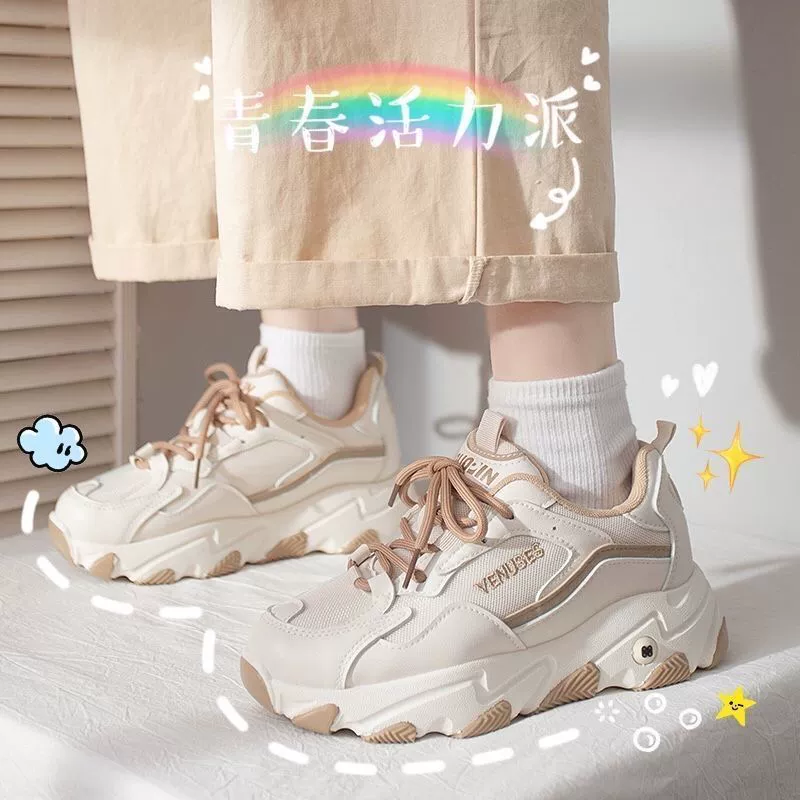 Женские низкие нишевые туфли для пап, модные и универсальные весенне-летние 2025, новая суперпопулярная студенческая повседневная спортивная обувь на толстой подошве.