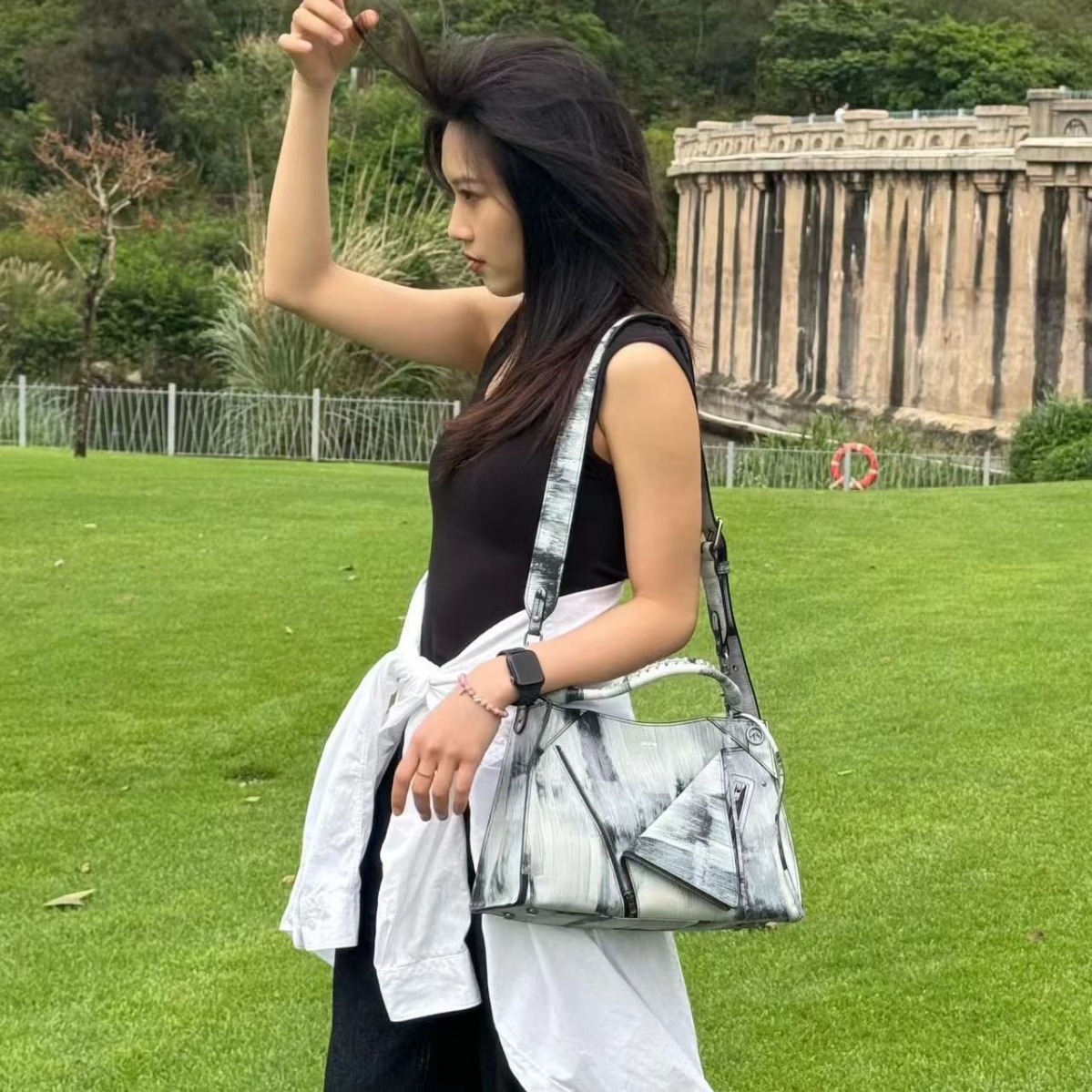 New flap collar spacious capacity, can be simple handheld and shoulder crossbody bag_voghion.com