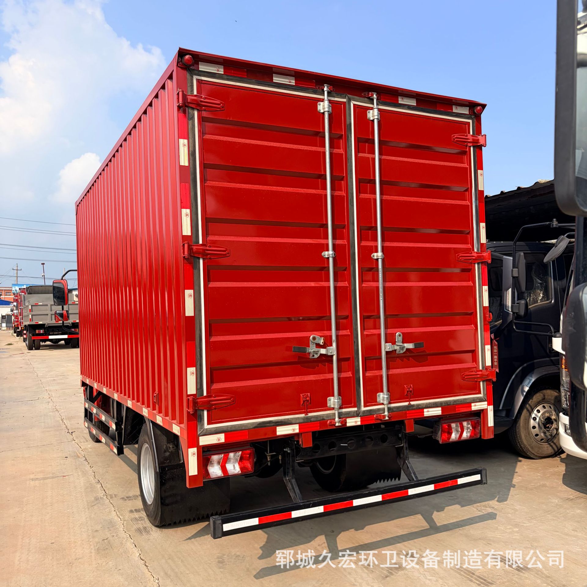 Manufacturer exports Sinotruk HOWO box van 4.72m light-duty transport long-haul logistics cargo truck