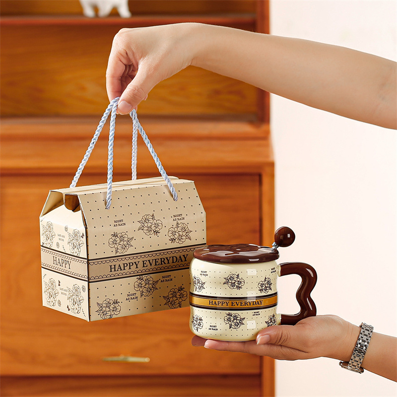 Flores retro tazas de alta sensación de marca de oficina simple para el hogar tazas de agua de niñas con tazas de desayuno de pareja de café con tapa