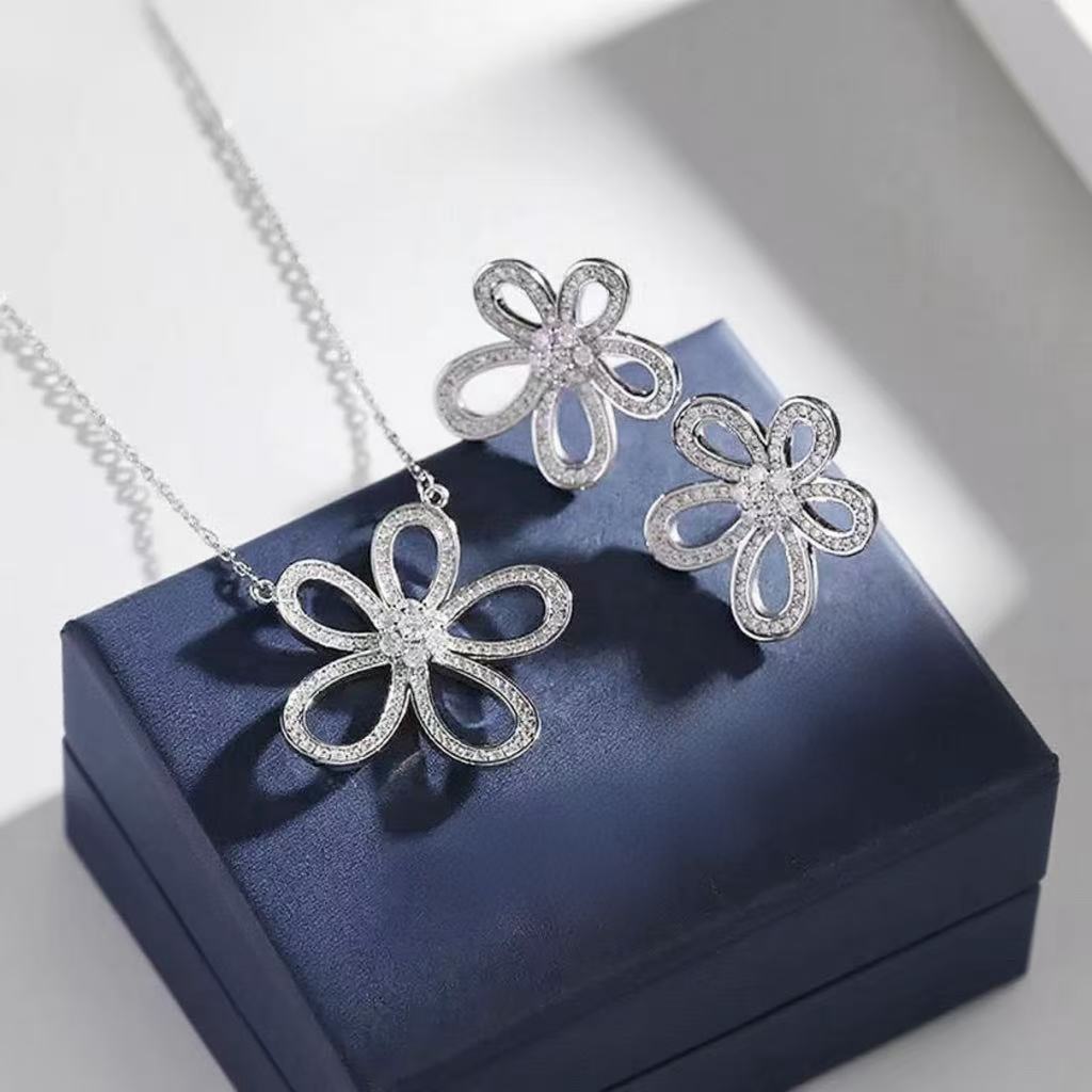 S925 Sterling Silver Sunflower Necklace With Diamond Petals_voghion.com