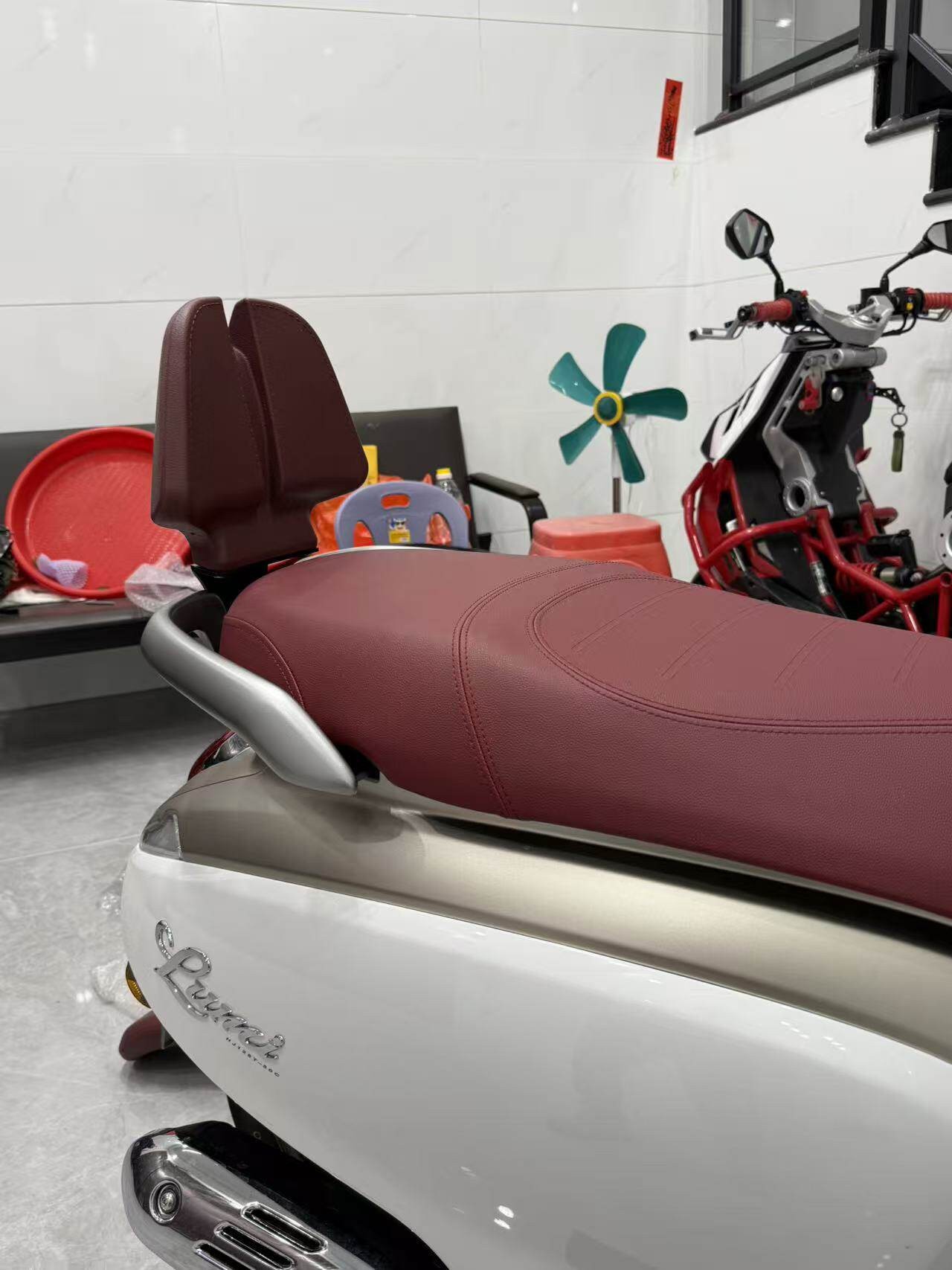 Suitable for Haojue Lumi125 Modified Rear Backrest, Rear Seat Lumbar Support, Passenger Backrest, Humpback Backrest, Cushion