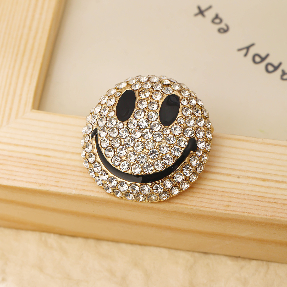 fashionable sophisticated cute brooch