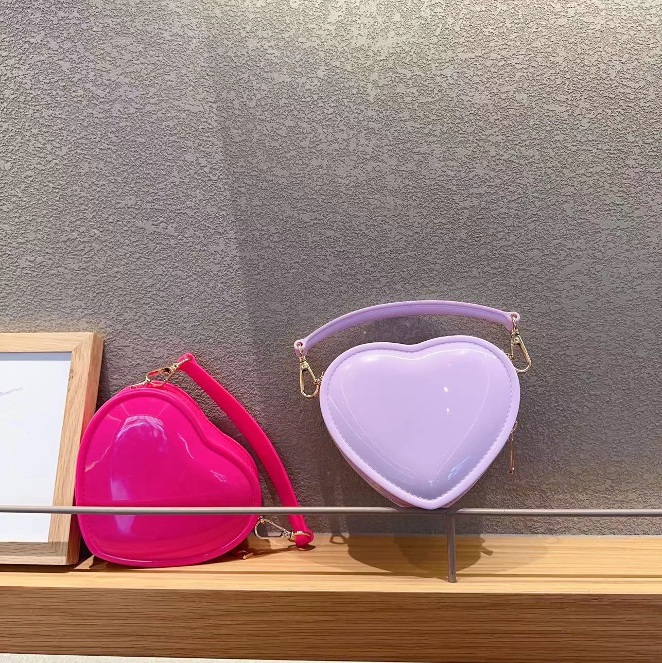 120g Weight Zipper Closure Type Single Shoulder Strap Strap Type Handbag Bags Type Casual, Daily, Shopping Occasion PVC Material Heart Shape Pattern All Seasons Season Women's Gender Elegant Style Heart-shaped Shape Mini Size Women's Mini PVC Heart Shape Elegant Heart-shaped Zipper Handbag 9