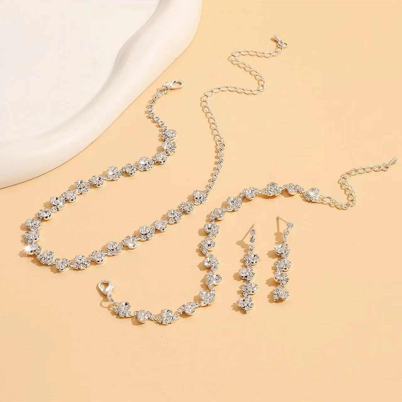Designer Style Light Luxury and Luxury Bridal Necklace Earrings Bracelet Three Piece Dinner Show Fashion Accessories Pearl Set_voghion.com