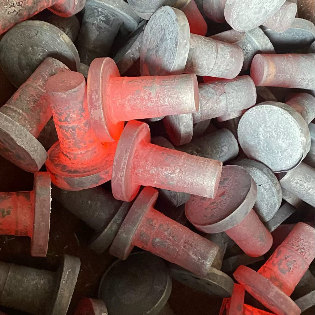 锻造半轴热模锻半轴毛坯传动驱动轴带盘法兰锻打毛坯热成型轴类毛