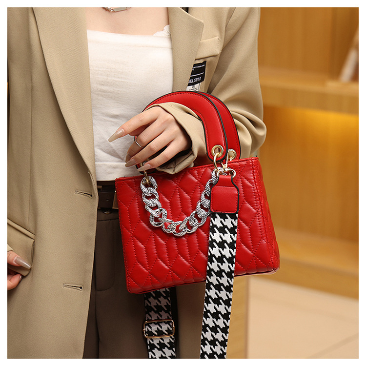 Zipper Closure Type Single Shoulder Strap Strap Type Handbag Bags Type Women's Medium All Seasons Pu Leather Solid Color Fashion Chain Square Zipper Handbag