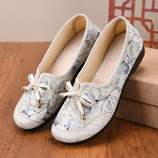 New Old Beijing Cloth Shoes Women's Flat Casual Soft Bottom Canvas Shoes Middle-aged and Elderly Mother Shoes Home Princess Fan