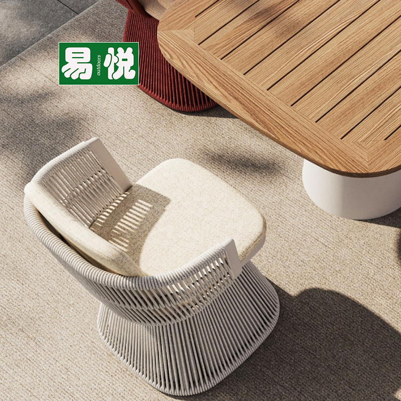 Mesa y silla al aire libre de caña de tres piezas combinación impermeable creativa villa cuadrada al aire libre balcón silla giratoria de ocio