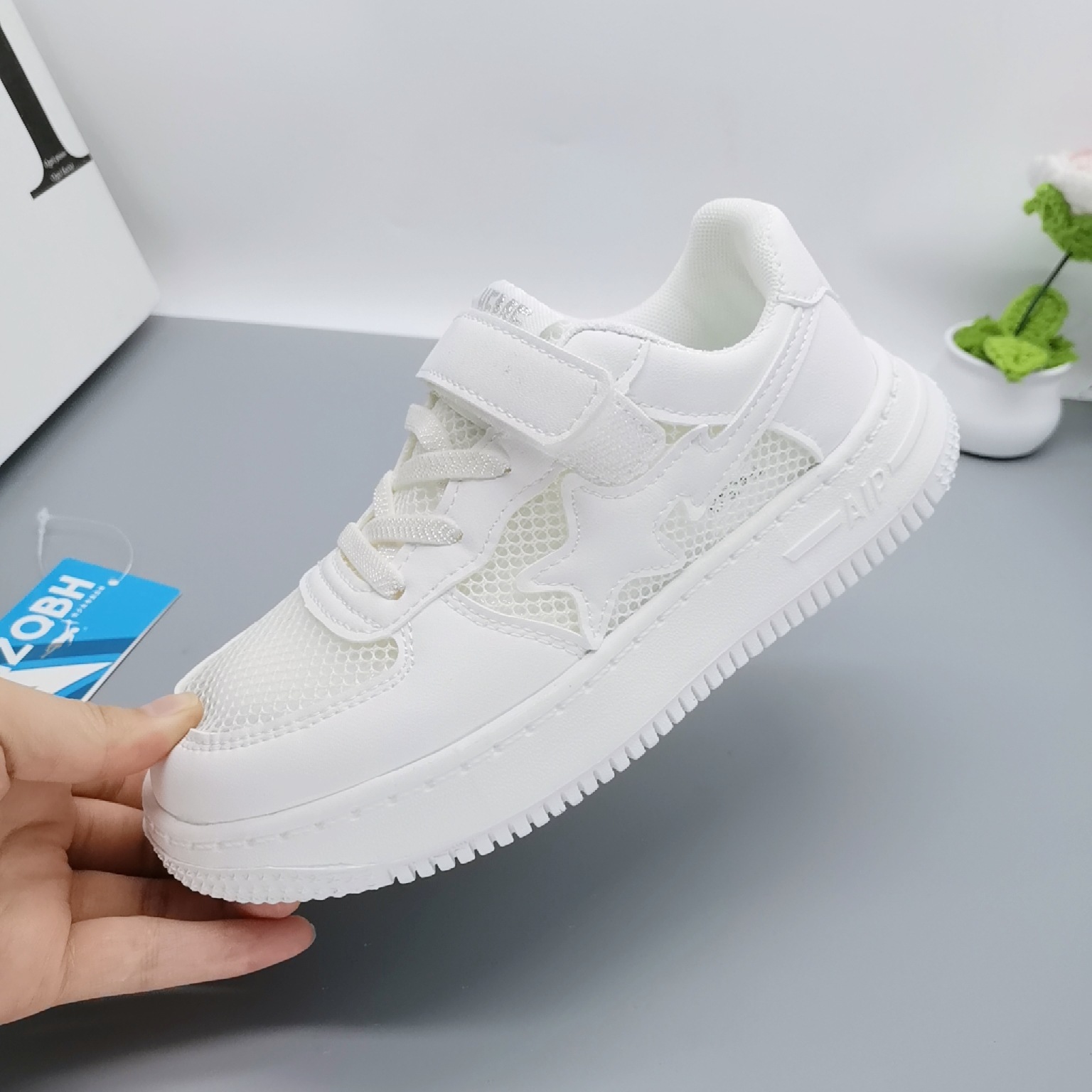 Los nuevos zapatos blancos de red única para niños 6 - 15 años de edad, zapatos deportivos para niños grandes, zapatos de skate para niños grandes