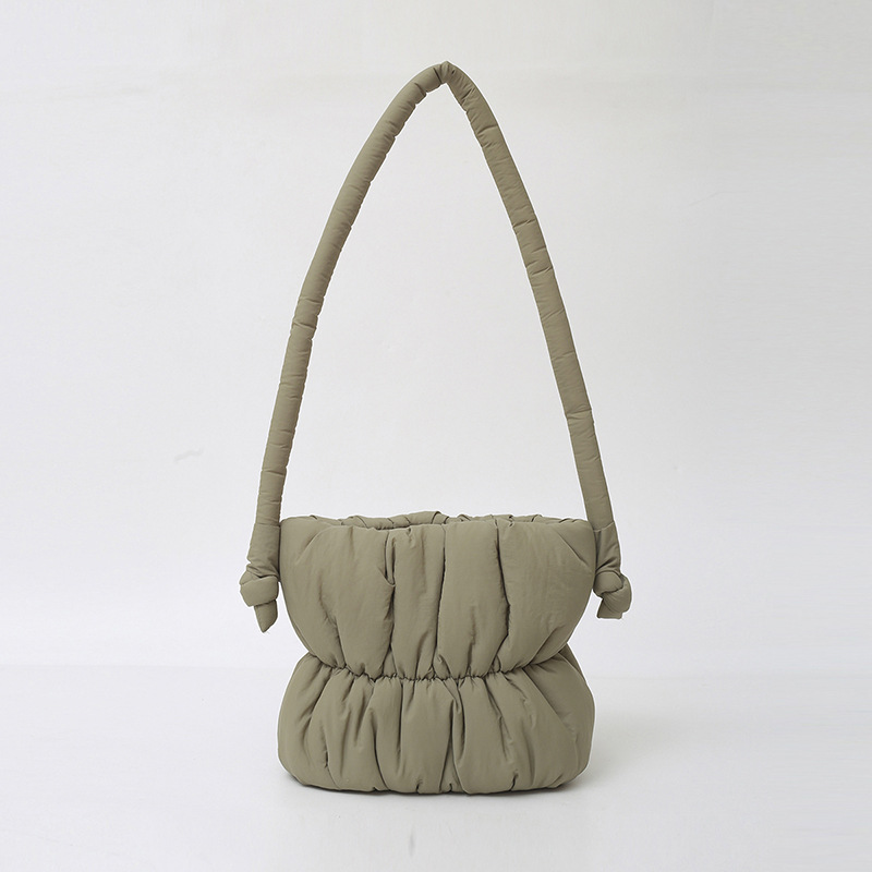 Nicho de diseño bolso de pluma, moda debajo de las axilas bolso de cubo de agua de poliestireno, bolso de algodón de nylon de mujer, bolso de hombro plegado de moda