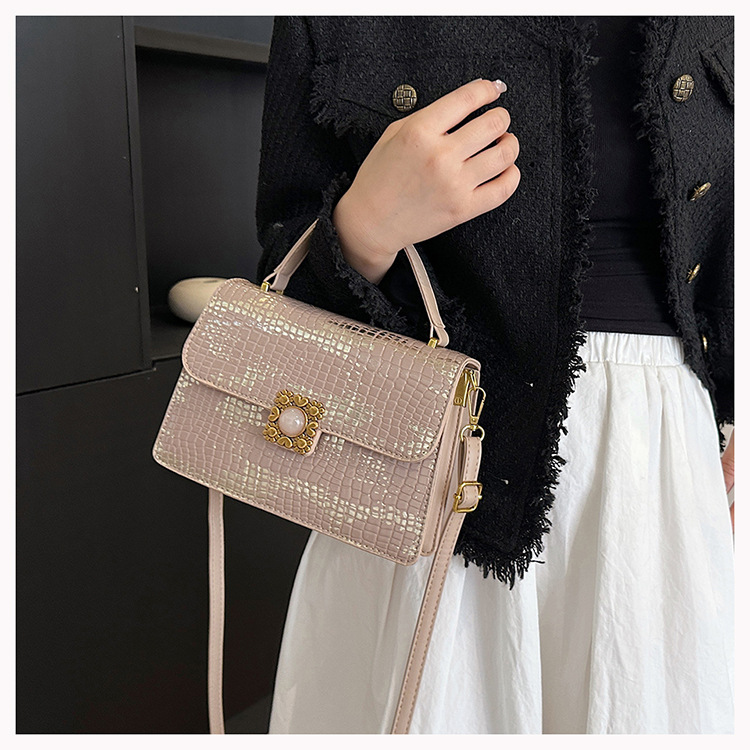 Sınır ötesi doku çanta 2023 erken sonbahar yeni kadın çantası kişiselleştirilmiş kertenkele desen omuz çantası rugan parlak çapraz çanta_voghion.com