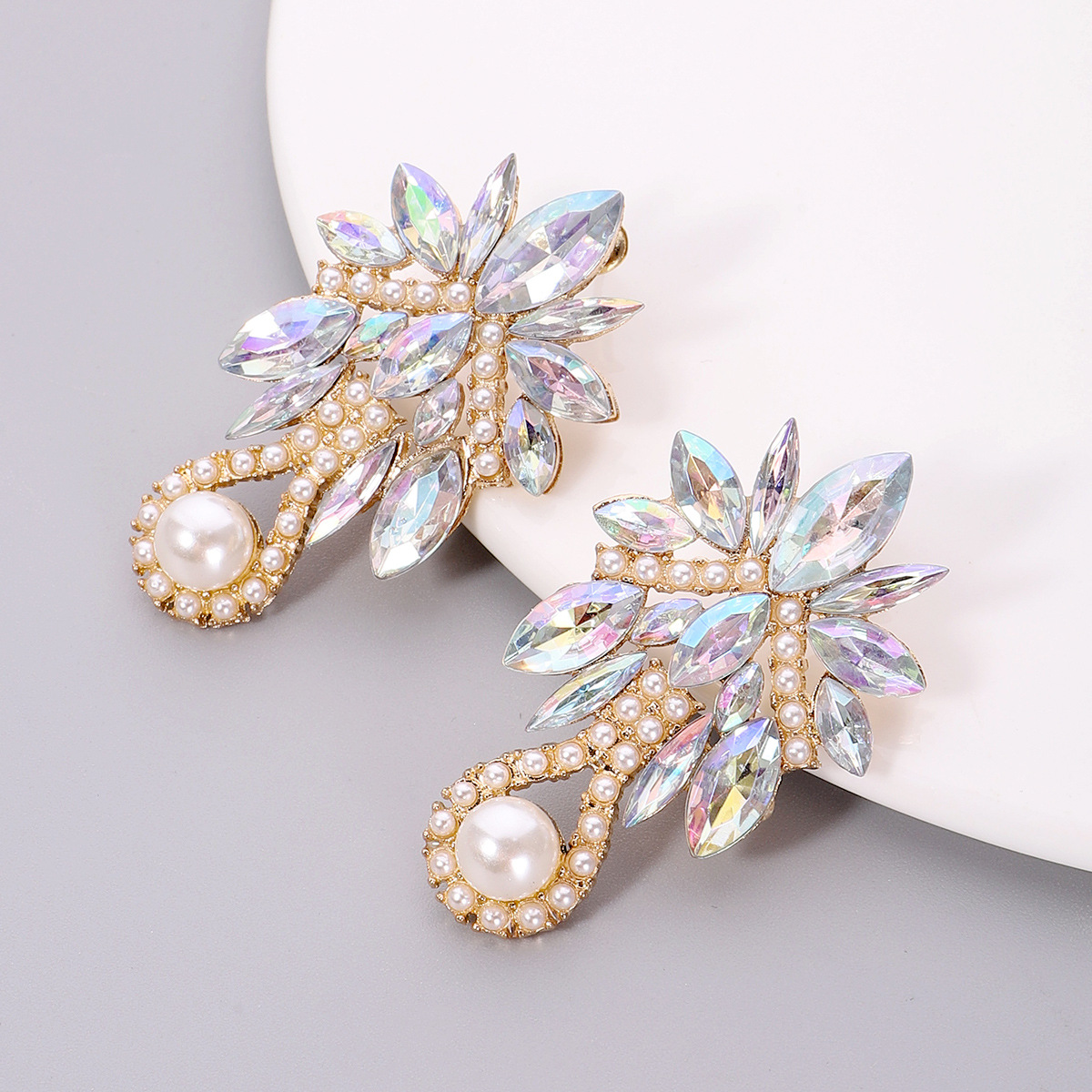 Fashion Flower Alloy Inlay Artificial Pearls Artificial Diamond Women's Drop Earrings 1 Pair display picture 4