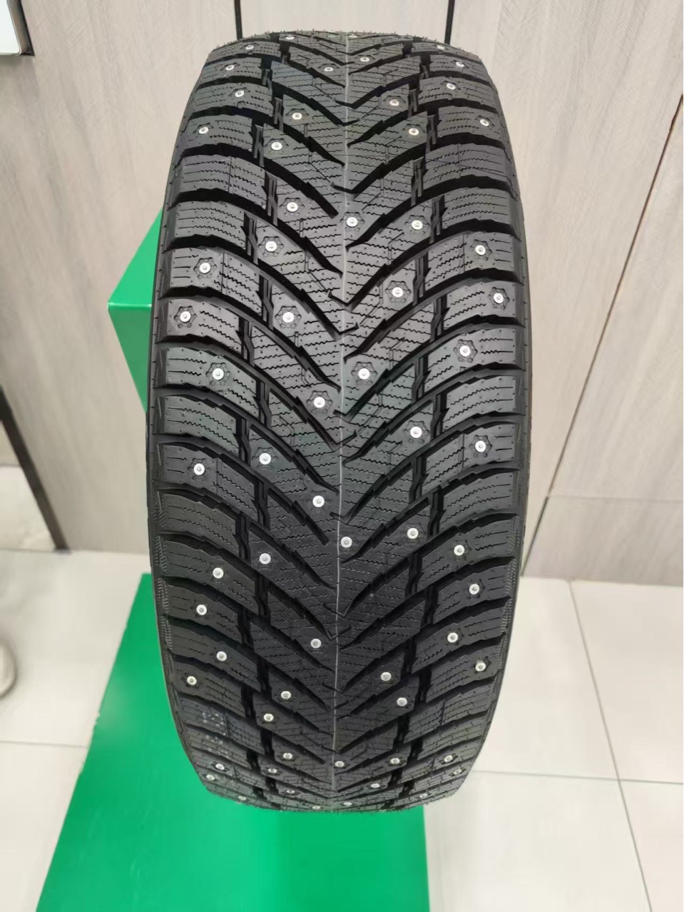 Can Be Studded Anti-Skid Winter Snow Tires 235/50R19