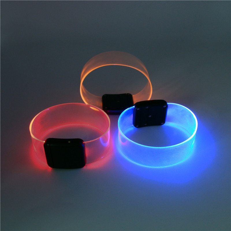 Fábrica al por mayor pulsera luminosa magnética LED colorida pulsera bar fiesta atmósfera alegría apoyos flash pulsera