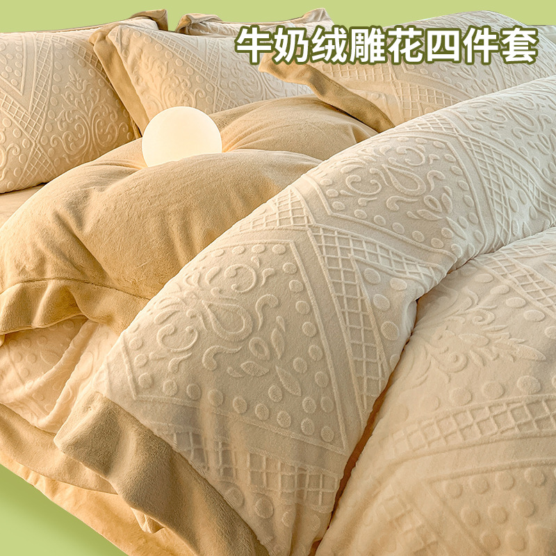 Cama de terciopelo de leche tallada de alta gama de lujo ligero de cuatro piezas de terciopelo de coral de invierno de doble cara más funda de edredón de sábana de terciopelo de tres piezas