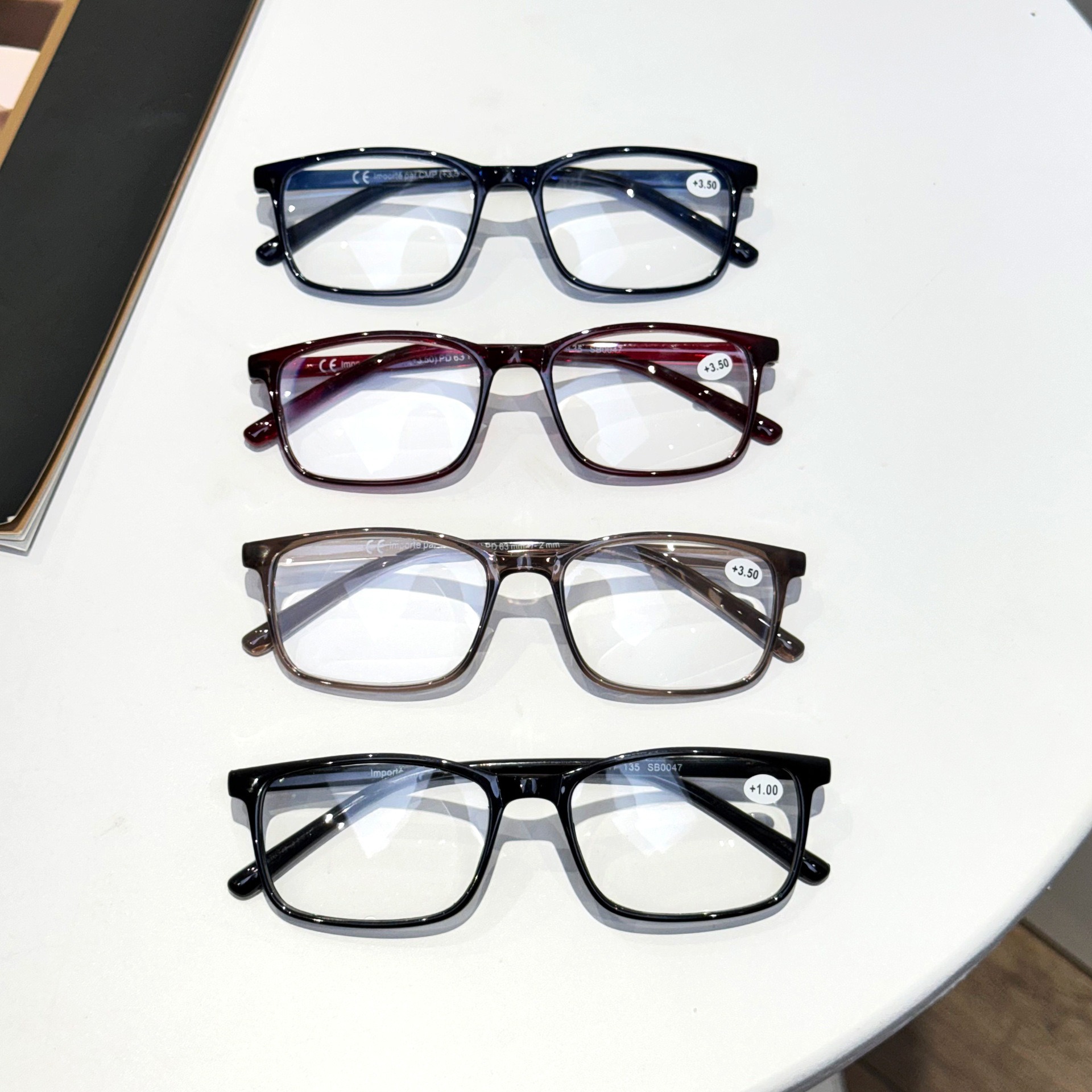 Nuevo tipo de Europa y América transfronterizas venta caliente gafas de edad con marco negro versátil para poner puestos de correr <unk> hu HD anti-luz azul gafas de ancianos