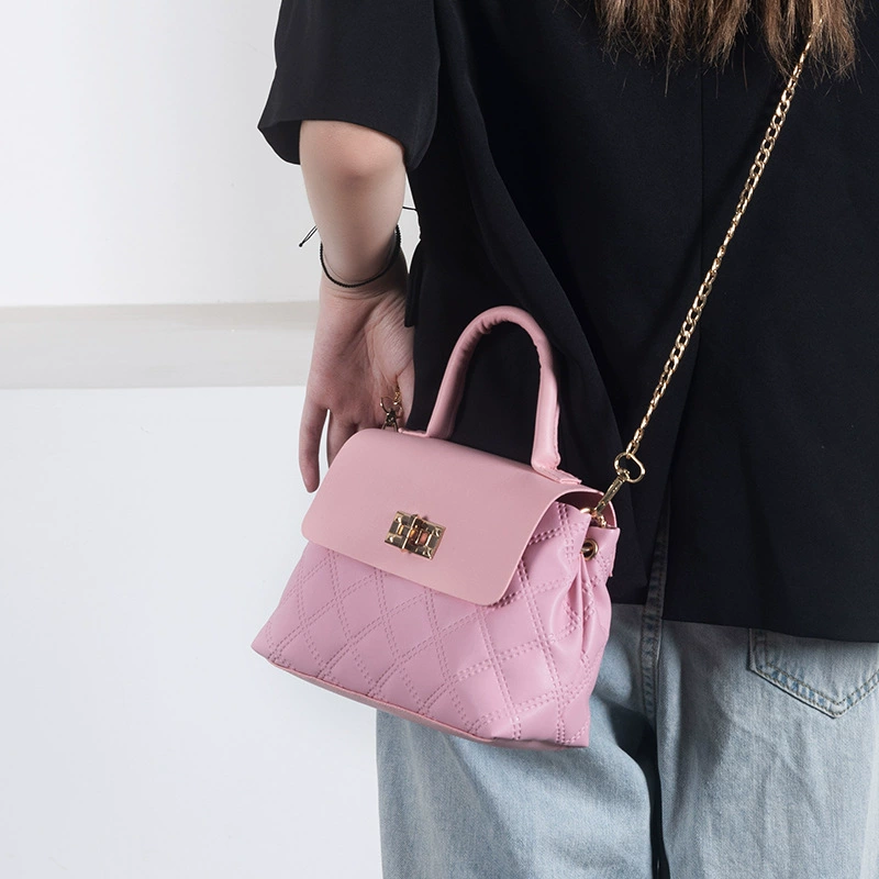 Small bag with diamond pattern, one-shoulder bag, shoulder bag, 2023 collection, chain bag