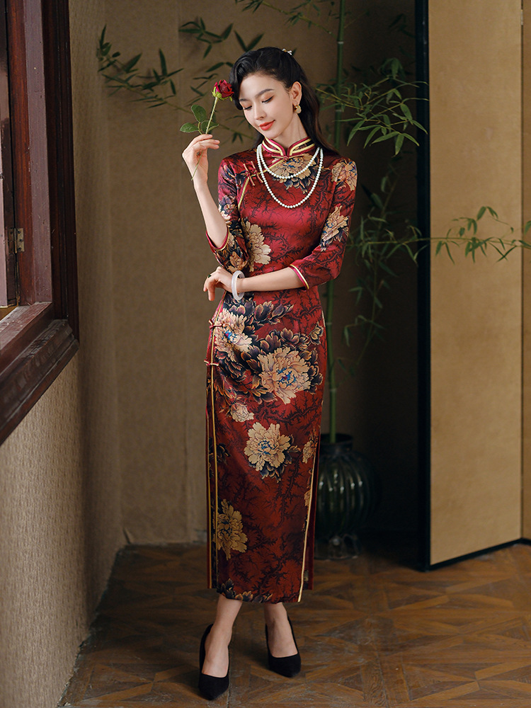Red silk elite cheongsam