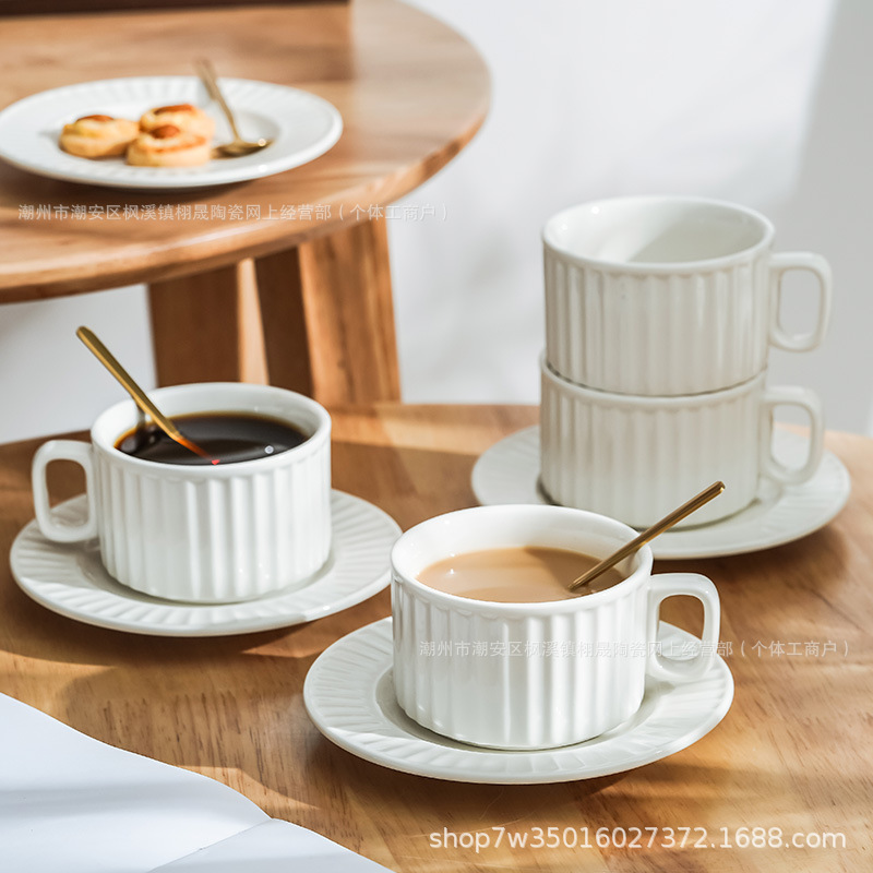Tazas de café transfronterizas y platos de tazas de cerámica blanca simple tazas de mesa de alta calidad tazas de té tazas de hotel