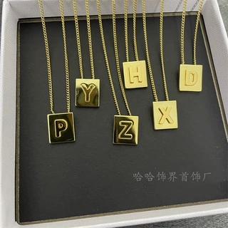 立体小方块26字母项链姓氏方牌欧美吊坠轻奢小众设计