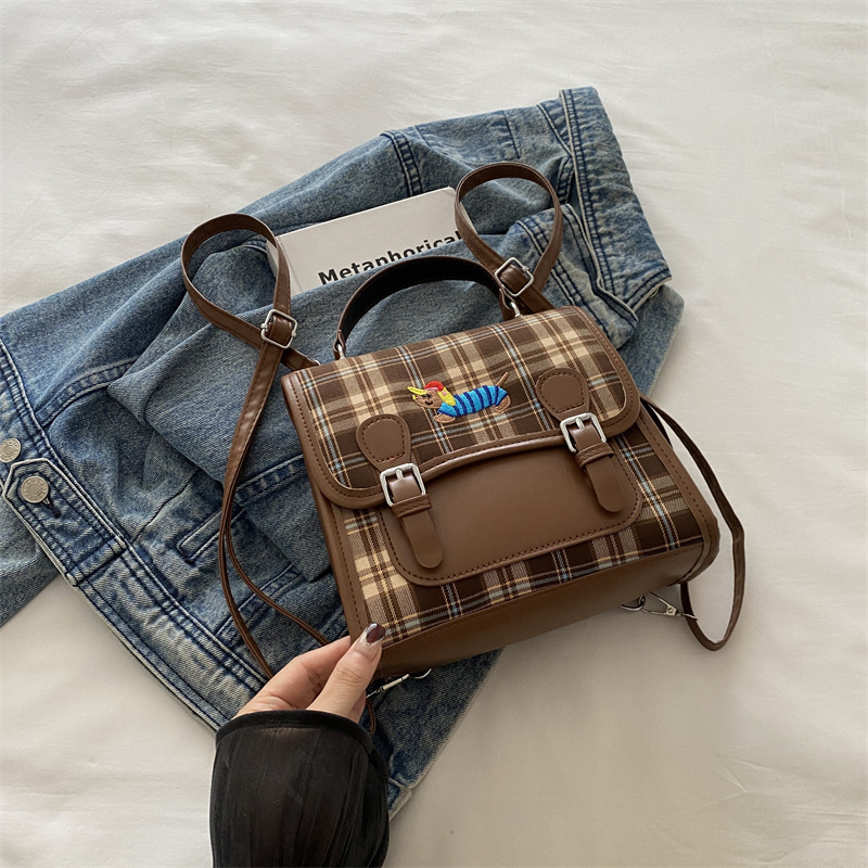Bolsa de estilo universitario para mujeres 2024 otoño nuevo tipo de salchicha para estudiantes de clase bolsa de mano retro
