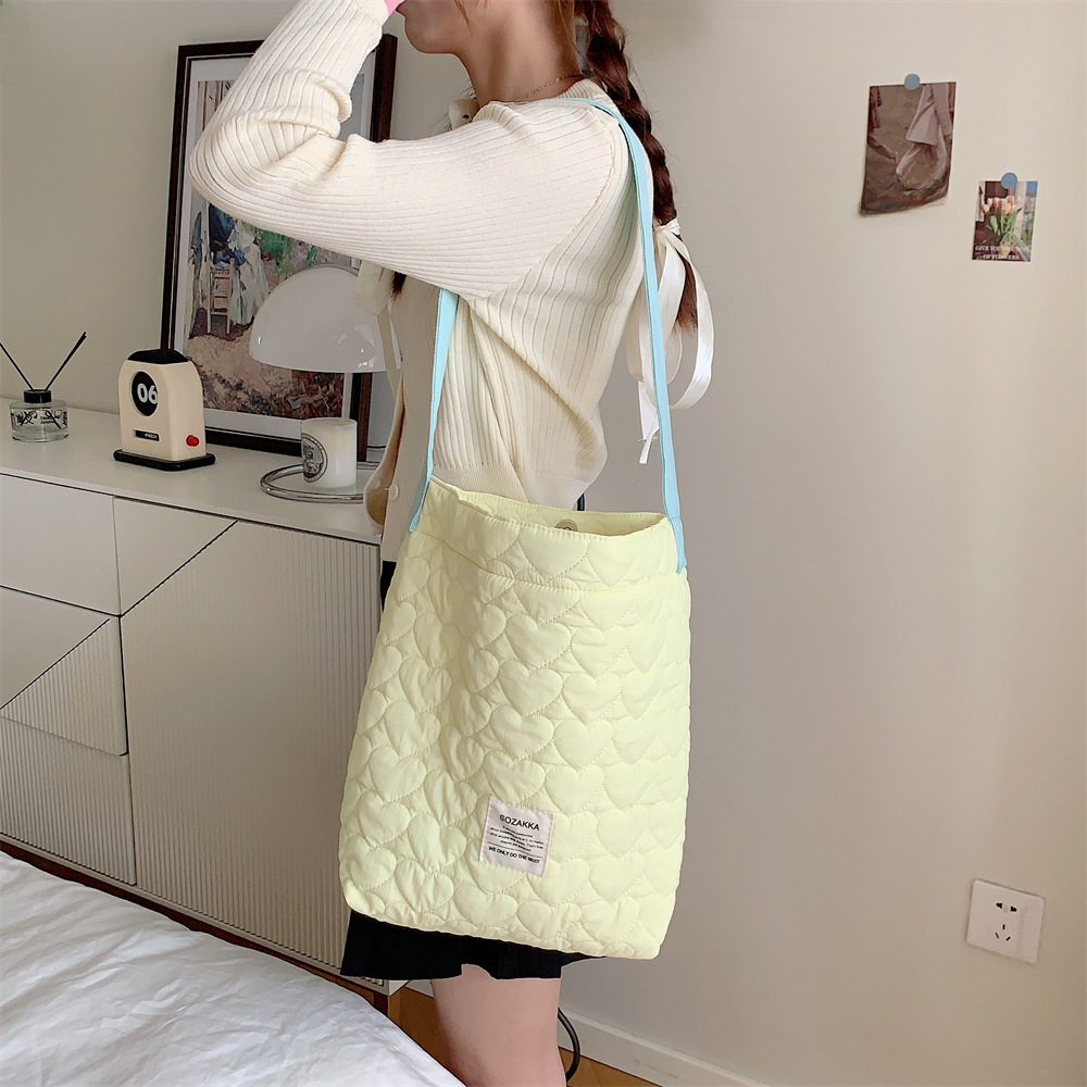 38241 ins new contrast color shoulder bag student female practical large capacity mummy bag quilted shoulder bag female_voghion.com