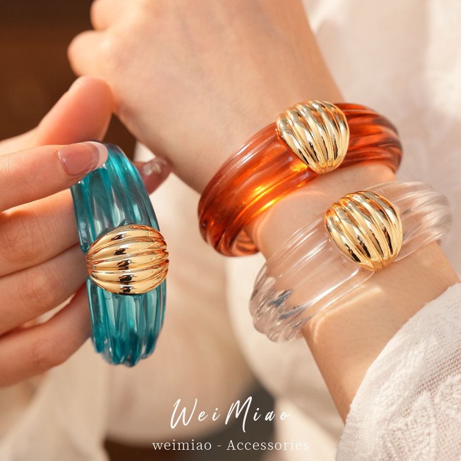Europa y los Estados Unidos transfronterizos viento de resina estriado brazalete de nicho exagerado personalidad pulsera ligera de lujo alta sensación de joyería al por mayor