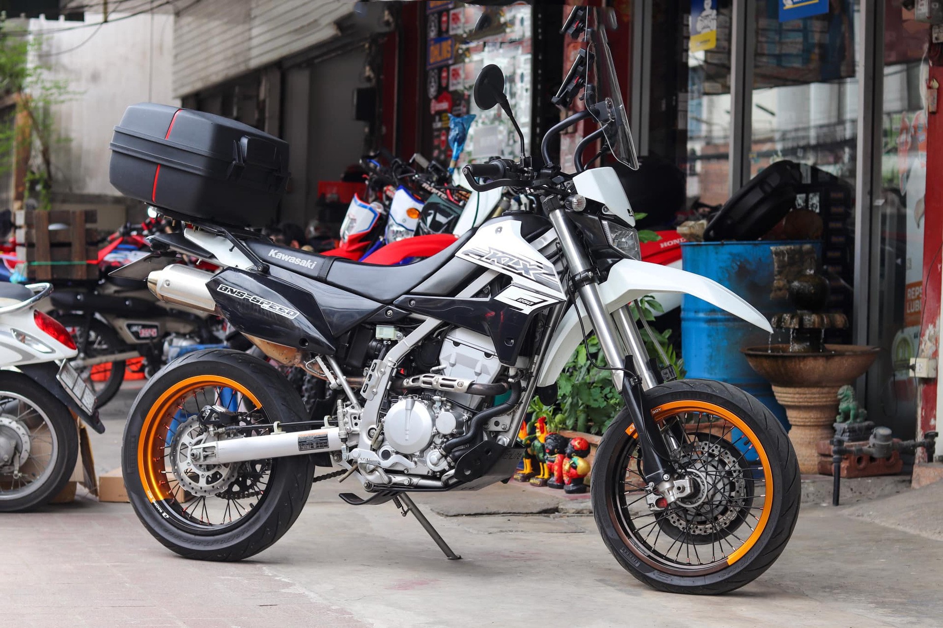 Universal Motorcycle Modified Windshield, Heightened Transparent Front Windshield, Aluminum Alloy Fixed Bracket, Windscreen Accessories