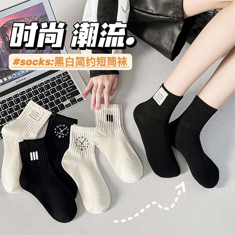 Vớ cotton đen trắng phong cách thể thao mới mùa xuân thu, nhãn mác vải đồng hồ cá nhân, vớ cổ ngắn, vớ đôi nam nữ, vớ thường ngày