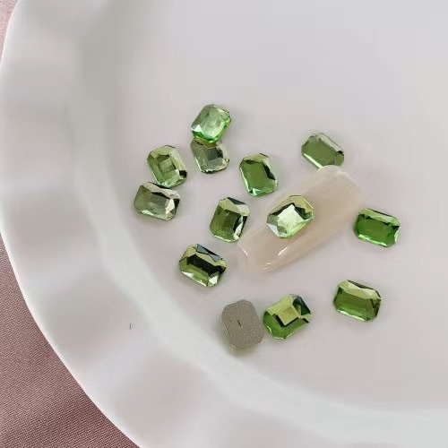 6x8mm 길이의 팔각형 밝은 녹색
