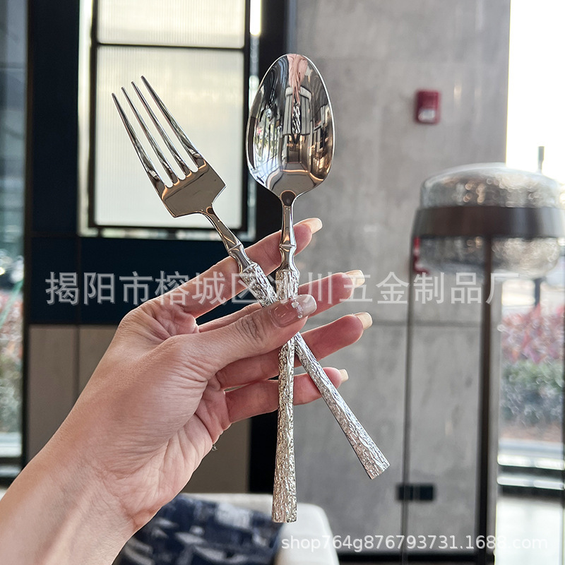 ヨーロッパ式の軽い豪華な腰304ステンレスハンマーナイフとスプーンと家庭用レストランのスプーンとステーキのパスタの三点セット|undefined