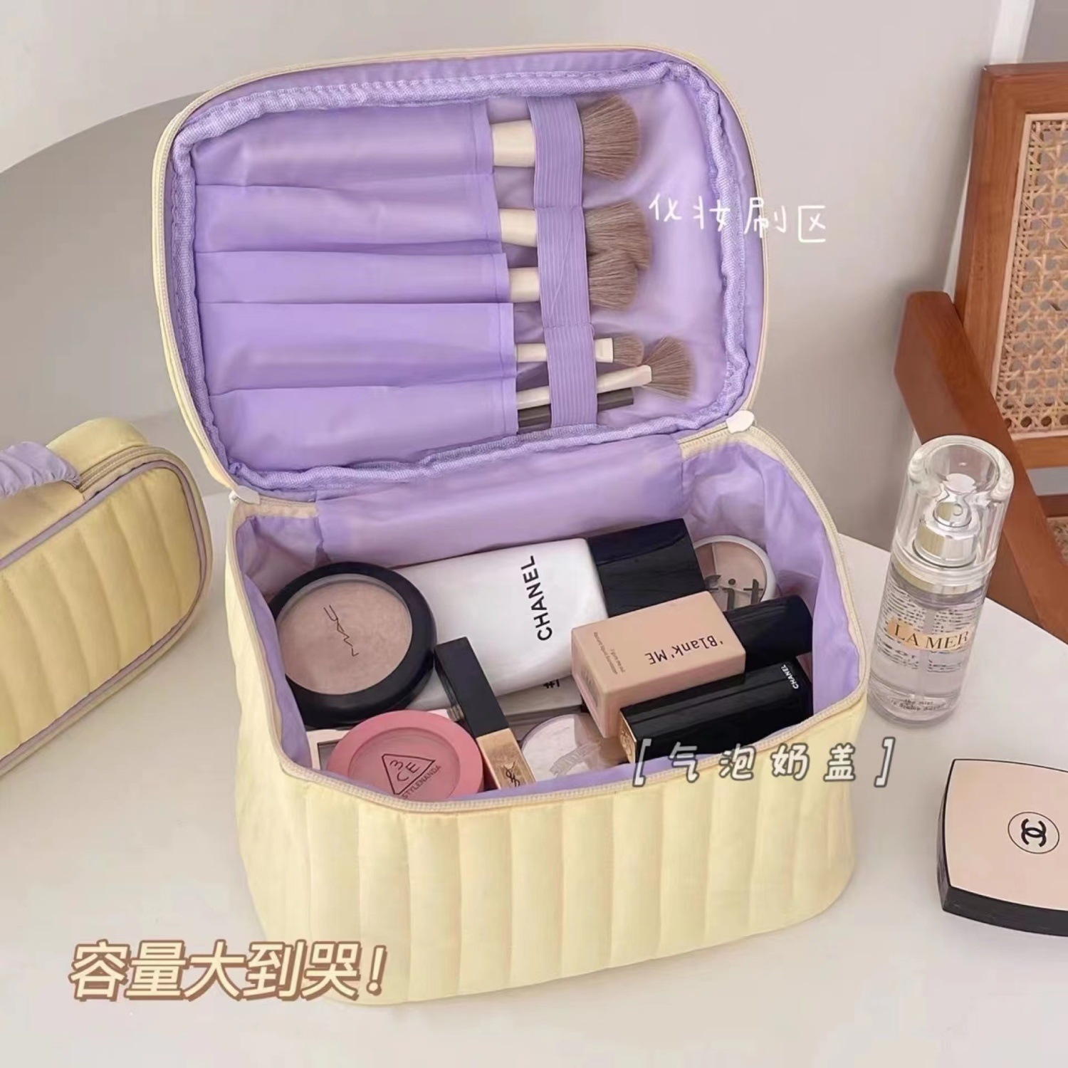 Nueva bolsa de cosméticos de gran capacidad bolsa de cosméticos de alta apariencia portátil Flip bolsa de almacenamiento para las mujeres