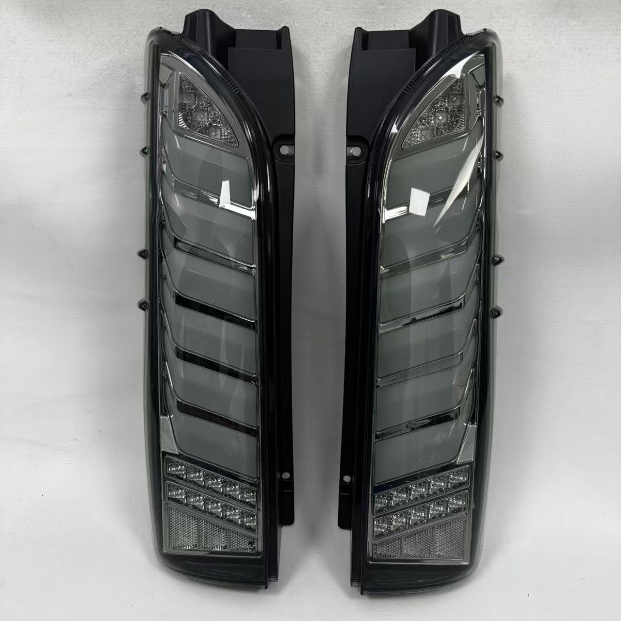 Suitable for Toyota Hiace 200 series (2005-2018) car tail light modification to LED tail lights with sequential brake lights