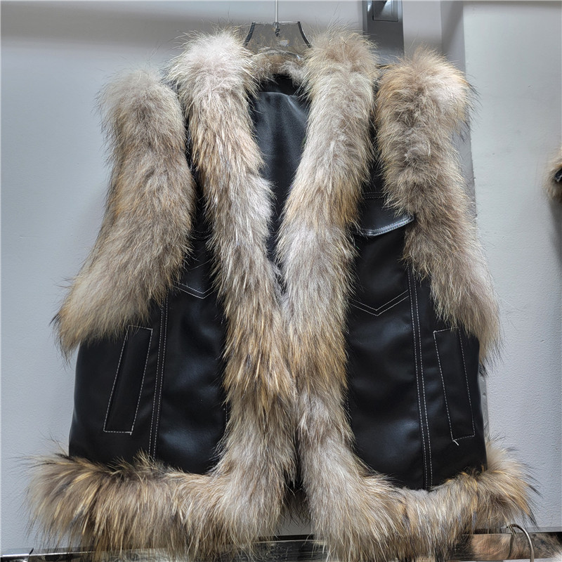 2025 invierno nuevo temperamento de moda versátil delgado chaleco de cuero PU empalmado de lana de bordes de manga clips