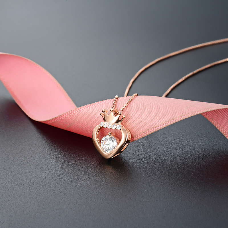 Corea del Sur Dongdaemun moda collar de cadena de clavícula en forma de corazón colgante s925 plata esterlina diamante incrustado hueco amor colgante para las mujeres