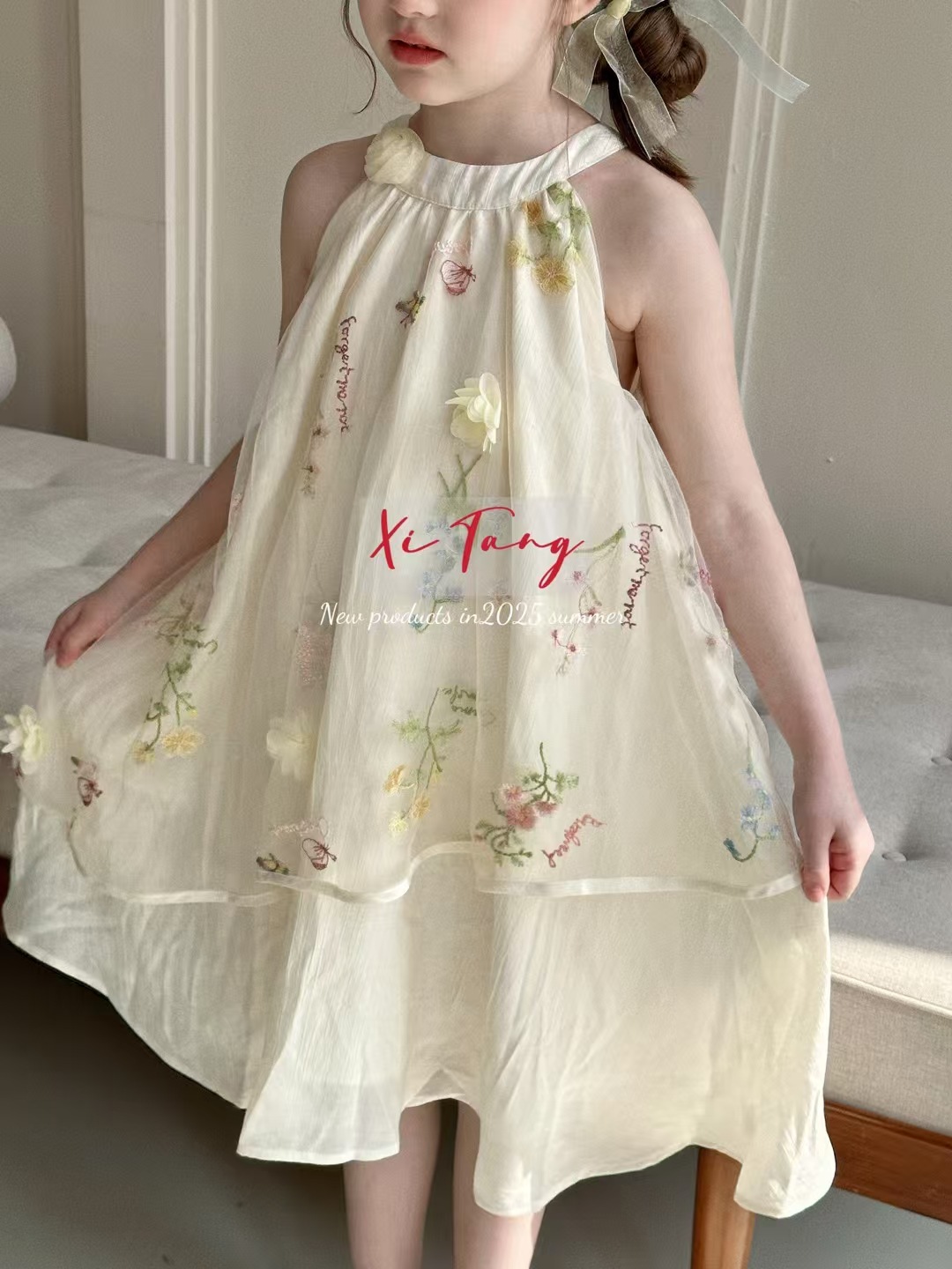 Abito bambina con scollo all'americana in tulle e ricami_voghion.com