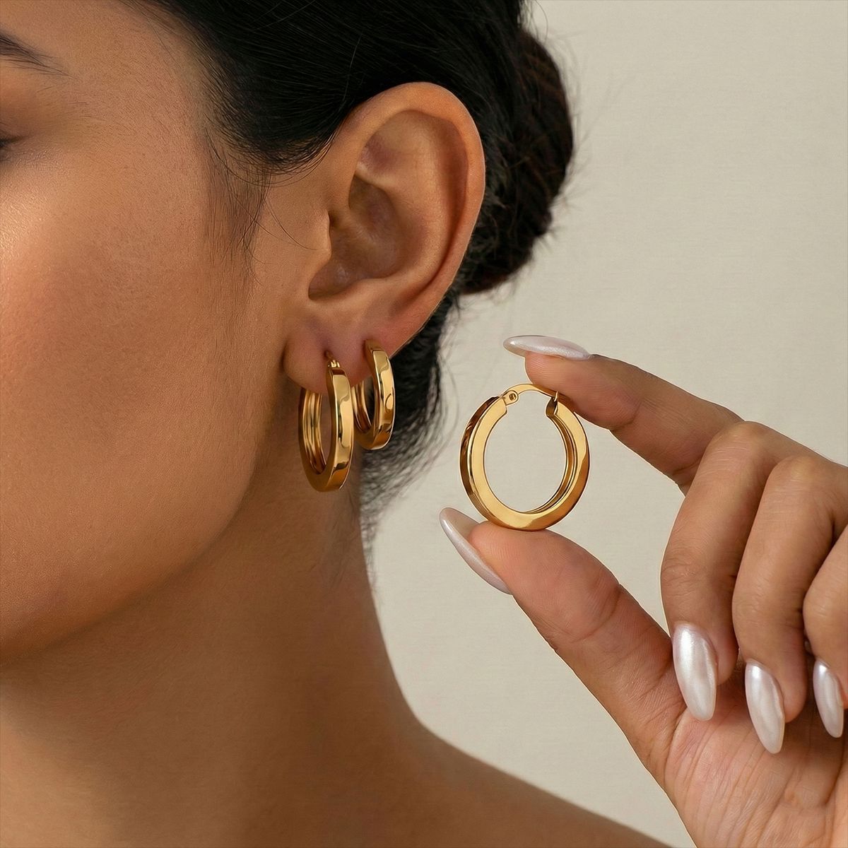 Taina europa y americana de acero inoxidable anillo de acero de titanio 18K diseño chapado en oro simple pernos de orejas joyerías transfronterizas venta caliente
