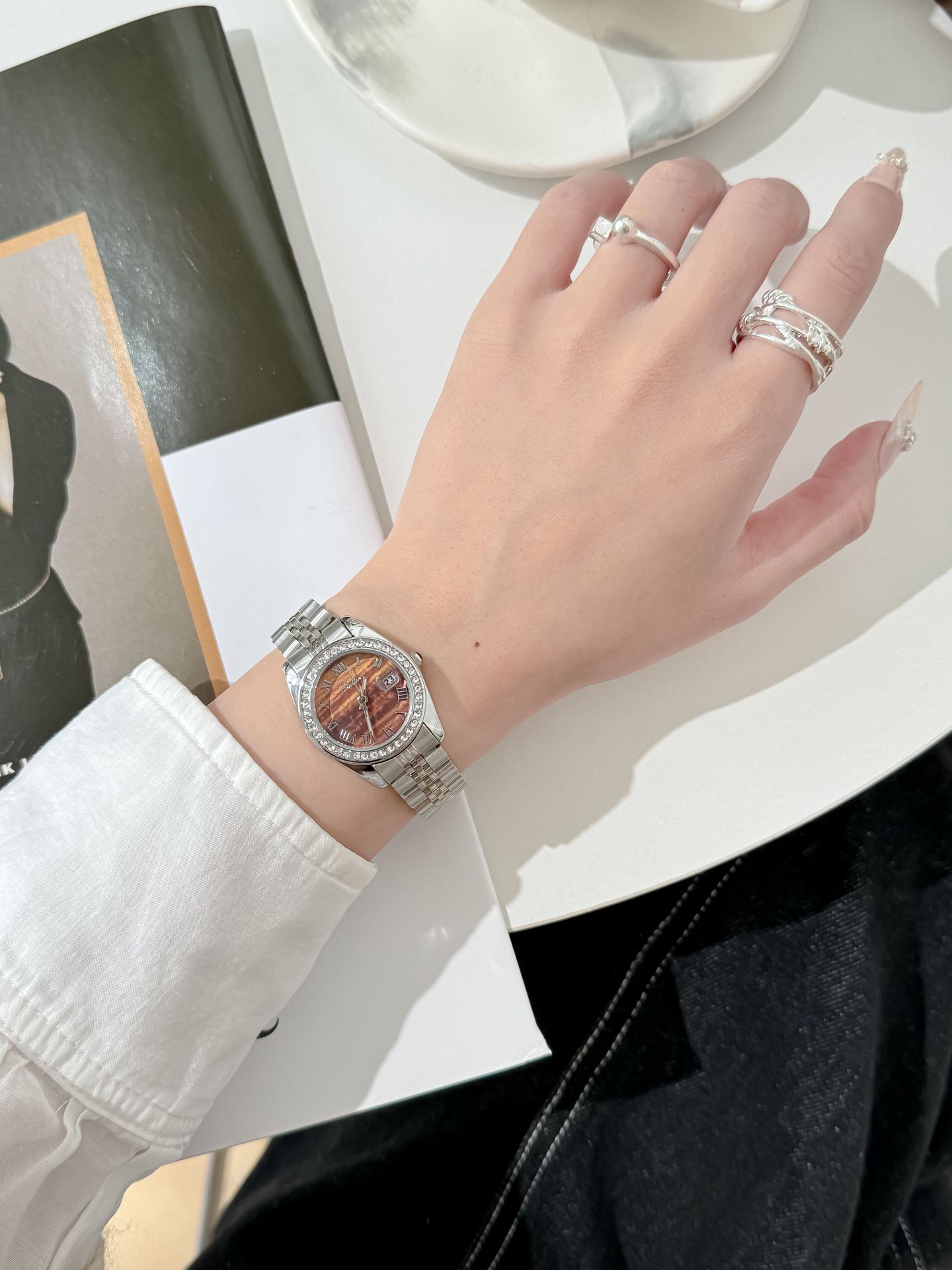 75g Weight Tempered Glass Mirror Material Alloy Strap Material Watch Classification Pointer Display Type Butterfly Double Snap Buckle Style Round Dial Shape Daily, Street Occasion Quartz Movement Solid Color Pattern All Seasons Season Women's Gender Retro, Classic Style Style Retro Classic Style Solid Color Butterfly Double Snap Quartz Watch Women's Watches 18