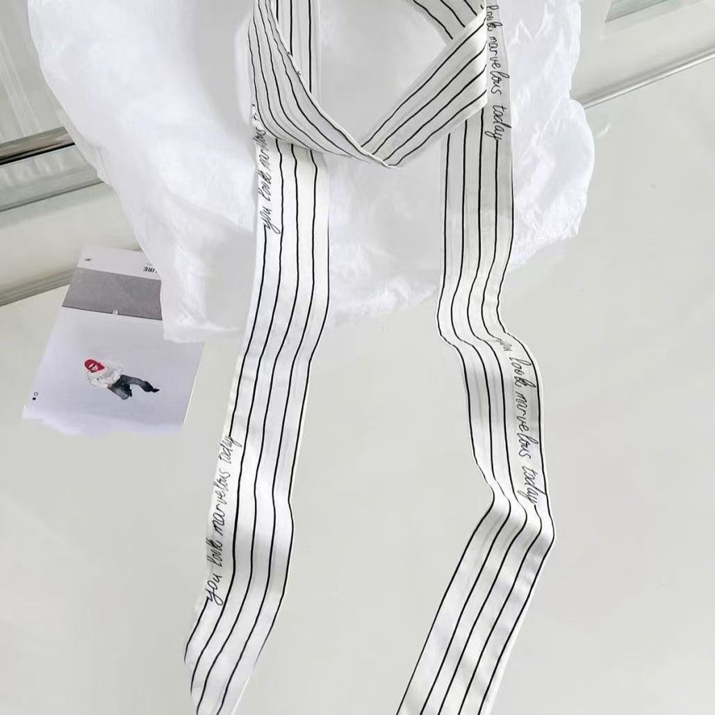 14＃白色条纹字母丝巾4*140CM