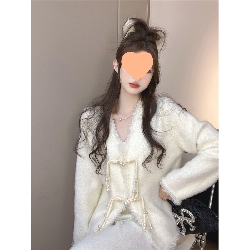今年流行的小香风毛衣外套开衫女2025新款名媛洋气减龄漂亮小外搭