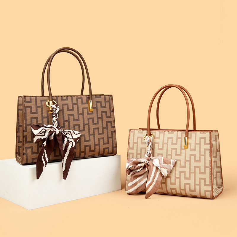 Bolso de hombro de gran capacidad de mujer de lujo ligero bolso de mano de cuero de moda bolso especial europeo retro bolso de tramo inclinado al por mayor