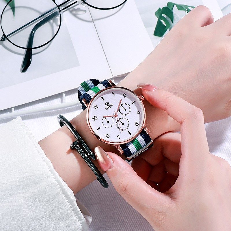 Reloj de arcoíris estilo INS – simple, casual, pequeño/fresco, versátil, estilo coreano/académico