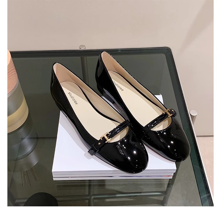 Madre de uva temperamento pequeña cabeza redonda una hebilla esmaltada un pedal plano zapatos de viaje de moda de otoño