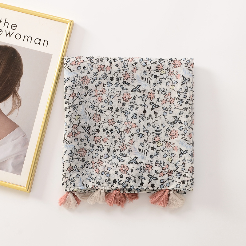 Japonés y coreano lindo dulce caliente Venta de algodón y lino sensación bufanda de seda simple y elegante blanco pequeña flor viaje foto decoración protector solar chal