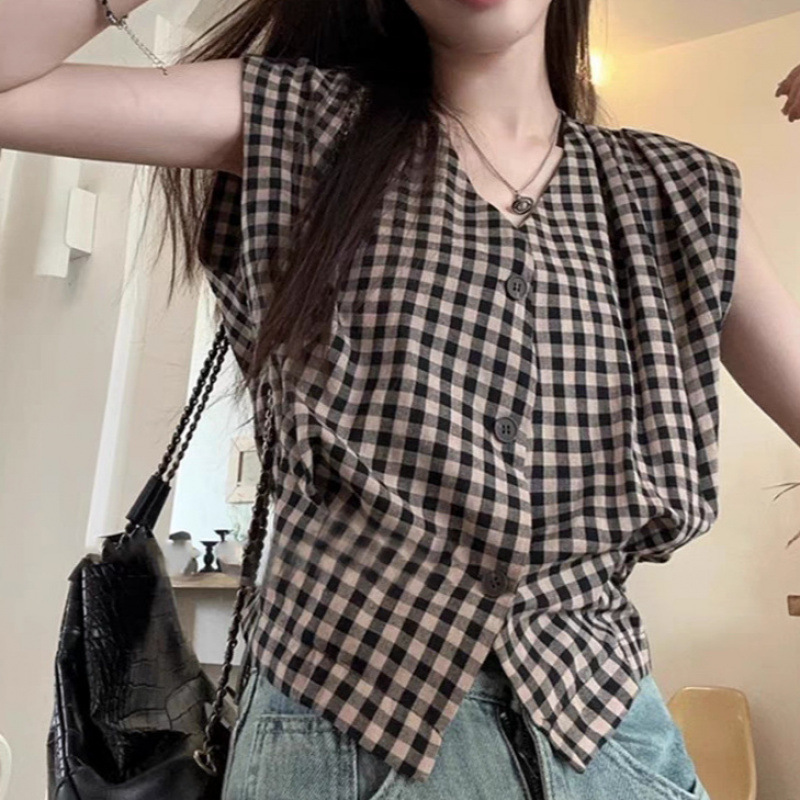 Retro red plaid sleeveless vest shirt for women, unique design, niche summer outerwear, 2025 new style, waist-cinching top Retro red plaid sleeveless vest shirt for women, unique design, niche summer outerwear, 2025 new style, waist-cinching top